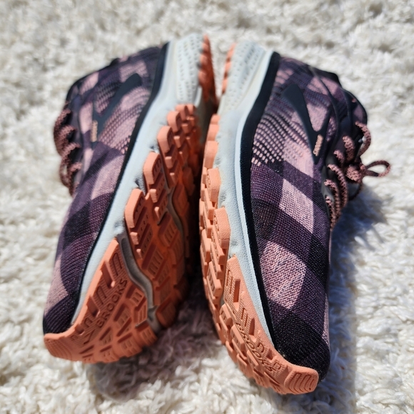 Brooks Ghost 12  Womens 10 black Coral Buffalo Plaid Flannel Sneakers Li… - Picture 7 of 10